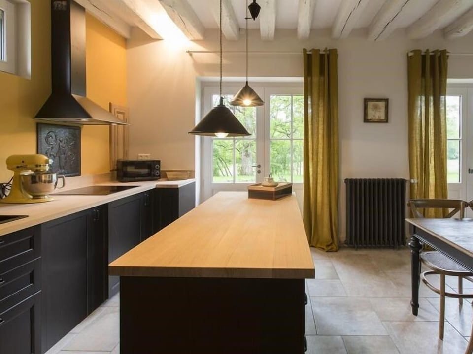 Cottage, Ensuite (Le Pigeonnier Colbert) | Private kitchen | Highchair