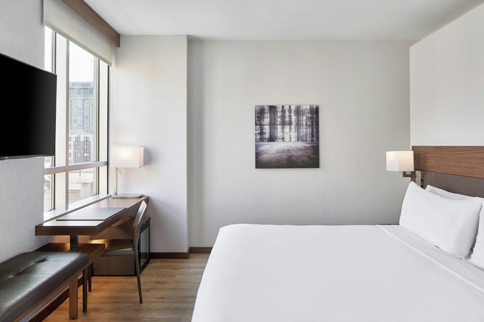 Premium bedding, in-room safe, desk, blackout drapes