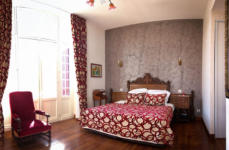 Room (Gavarnie) | Desk, free cribs/infant beds, free WiFi, bed sheets