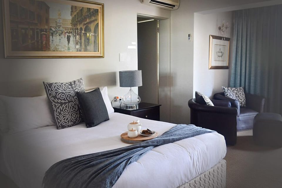 Grand Double Room | Free WiFi, bed sheets