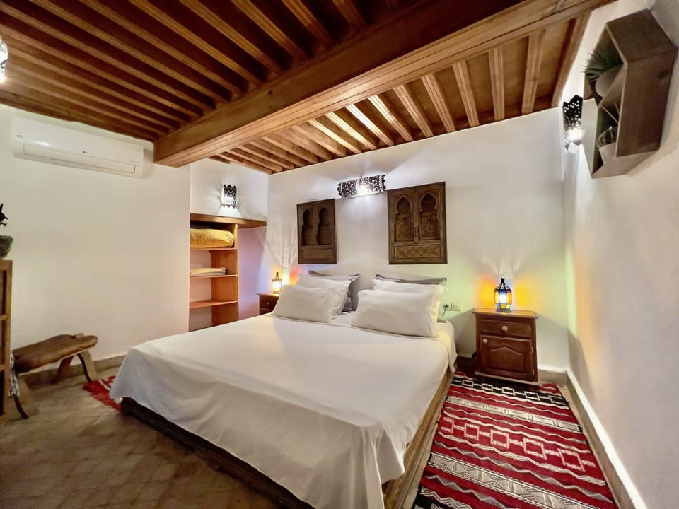 Comfort Double Room | WiFi (free), bed sheets