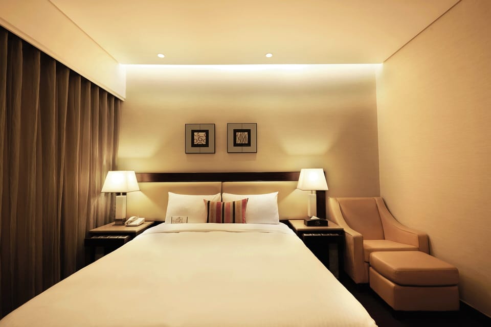 In-room safe, desk, iron/ironing board, free WiFi