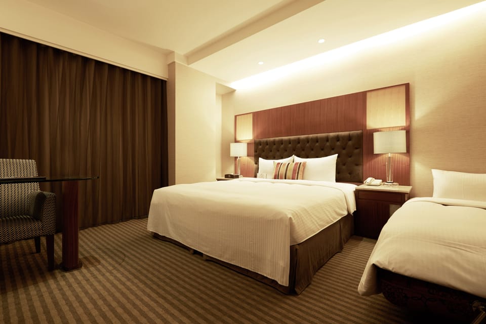 Business Triple Room | In-room safe, desk, iron/ironing board, free WiFi