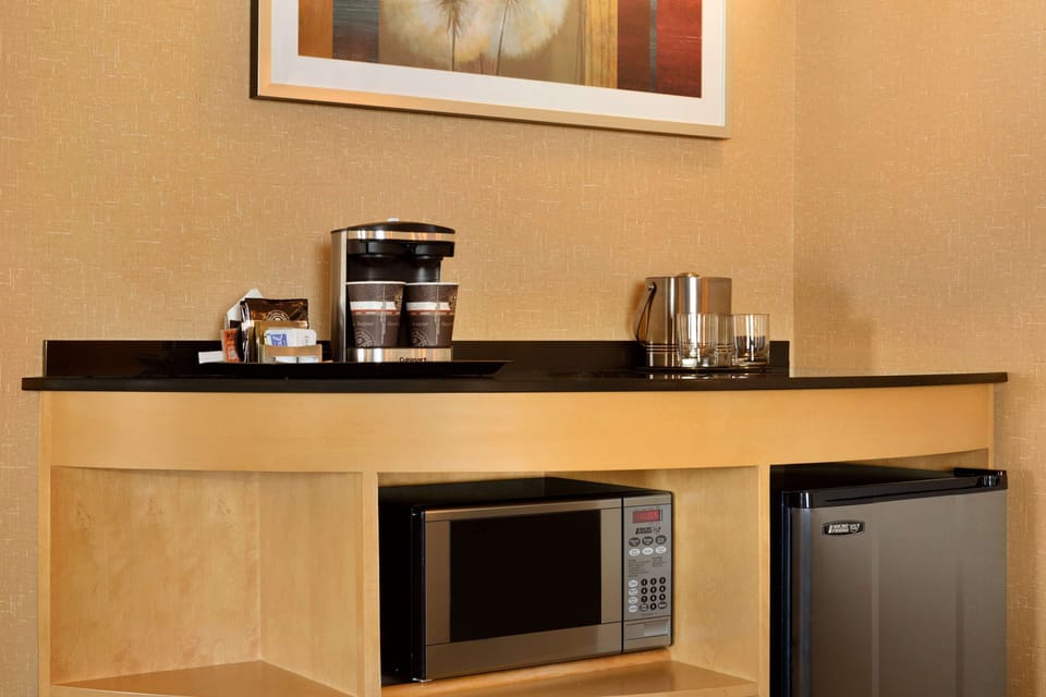 Suite, 1 King Bed, Non Smoking | Private kitchen | Fridge, microwave, coffee/tea maker