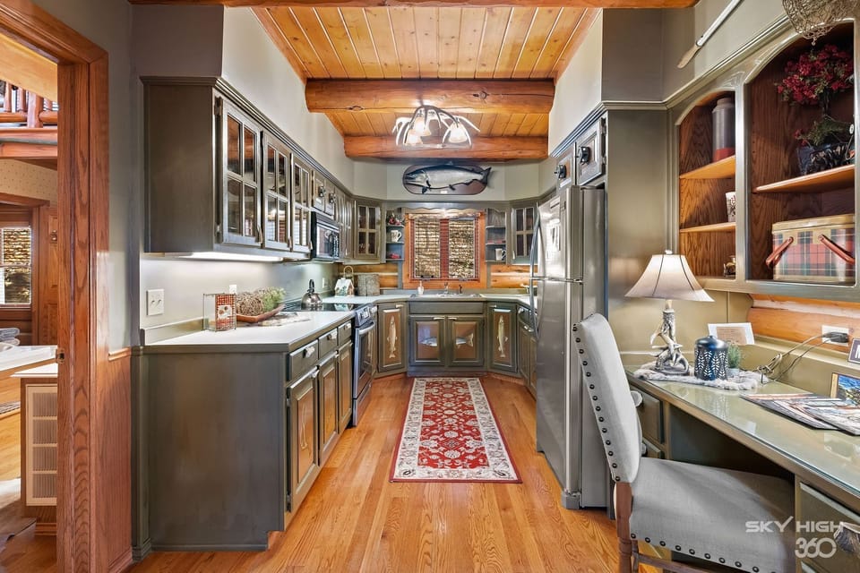 Luxury Cabin, 1 King Bed, Jetted Tub, Hill View (The Mountaineer) | Private kitchen | Fridge, microwave, oven, stovetop