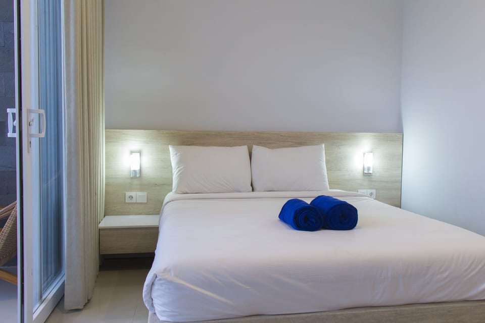 Premium bedding, in-room safe, desk, soundproofing