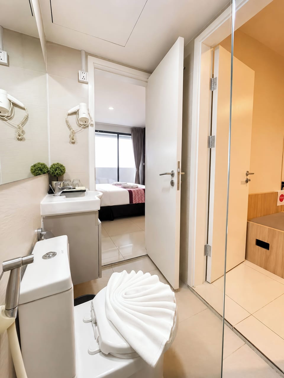 Shower, free toiletries, slippers, bidet