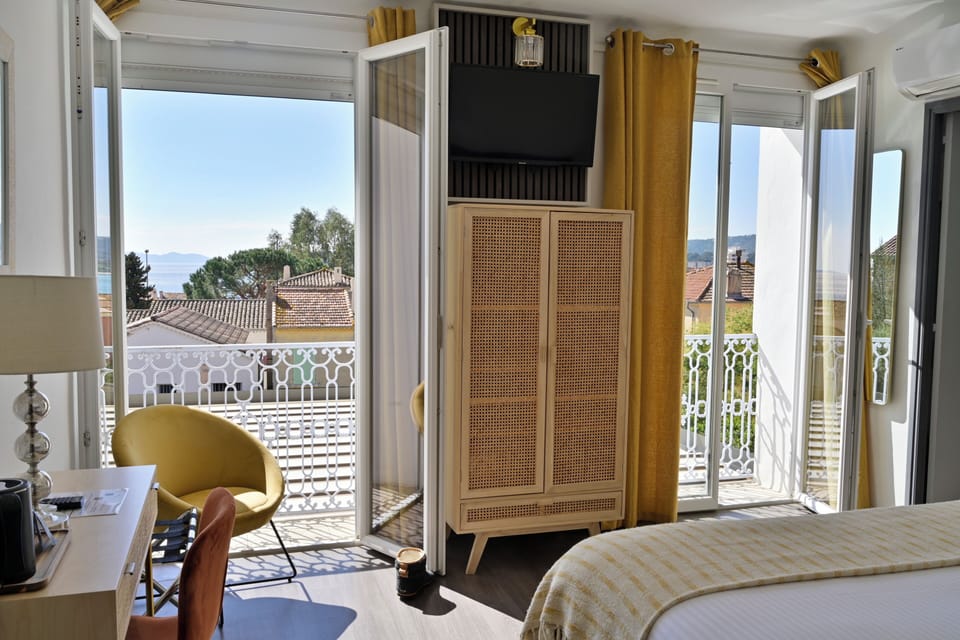 Deluxe Double or Twin Room, Sea View | Premium bedding, in-room safe, individually decorated