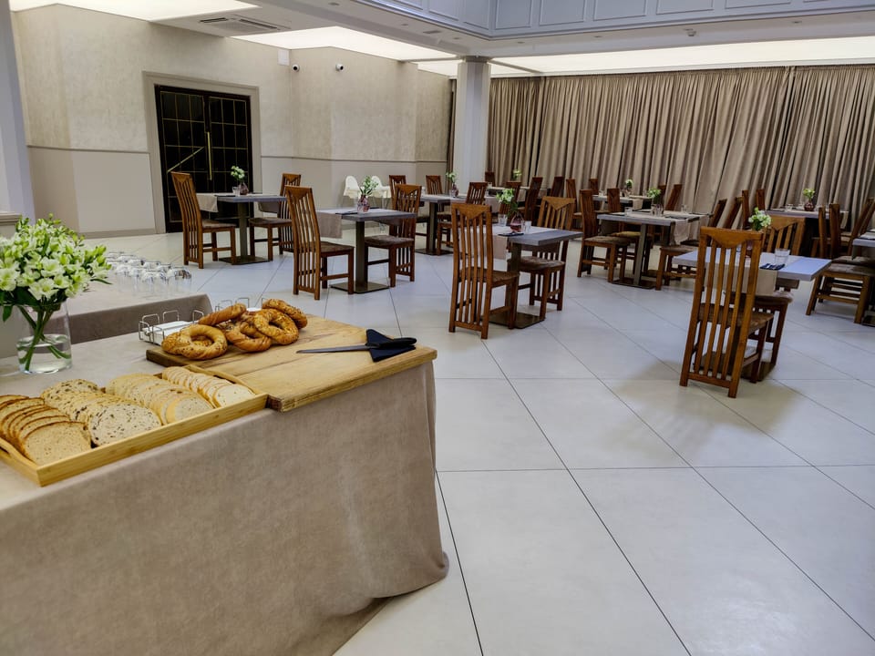 Daily buffet breakfast for a fee