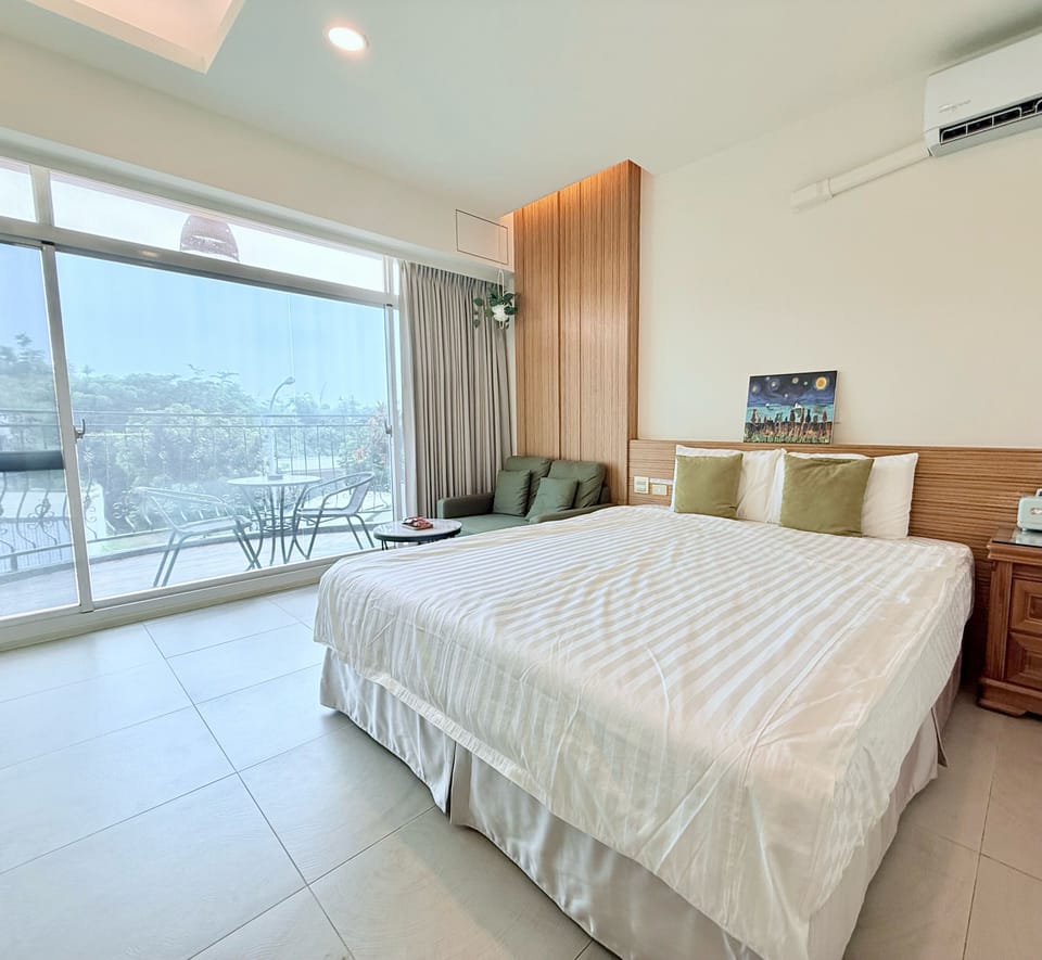 Comfort Double Room | Minibar, blackout drapes, soundproofing, free WiFi