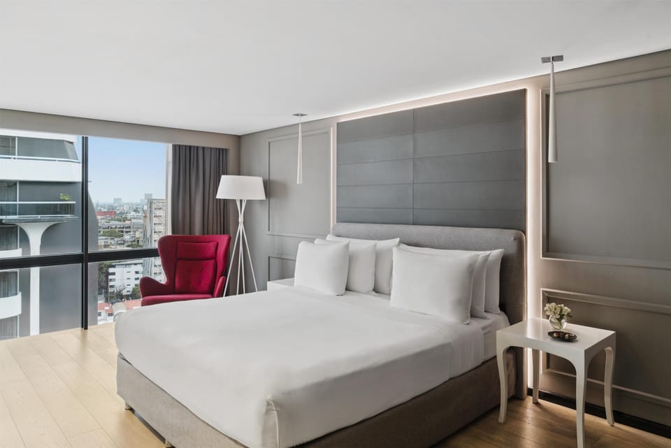 Premium Room | Premium bedding, minibar, in-room safe, desk