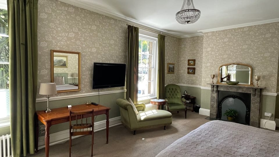 Superior Triple Room, Ensuite, River View | Individually decorated, individually furnished, iron/ironing board