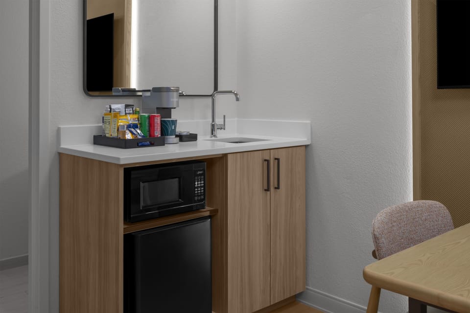 Coffee/tea maker, fridge, microwave