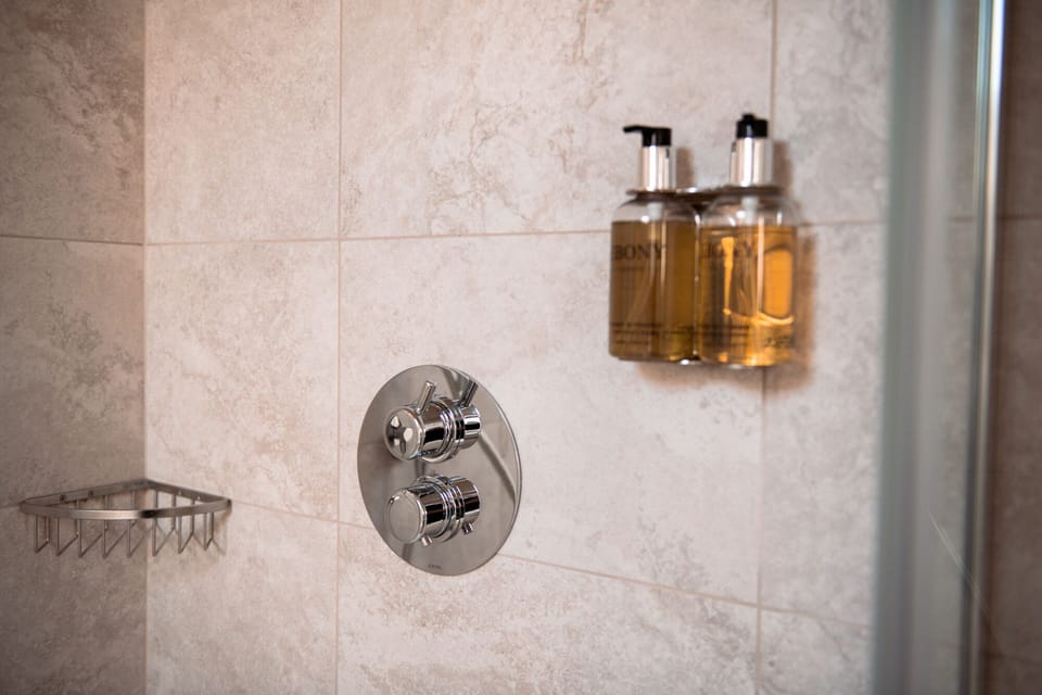 Deluxe Double or Twin Room, Ensuite | Bathroom