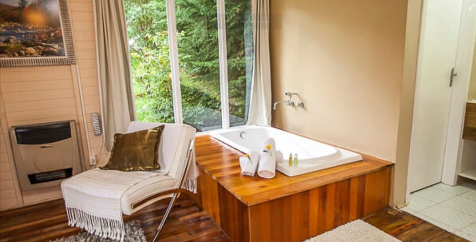 Deluxe Chalet | Minibar, rollaway beds, free WiFi, bed sheets