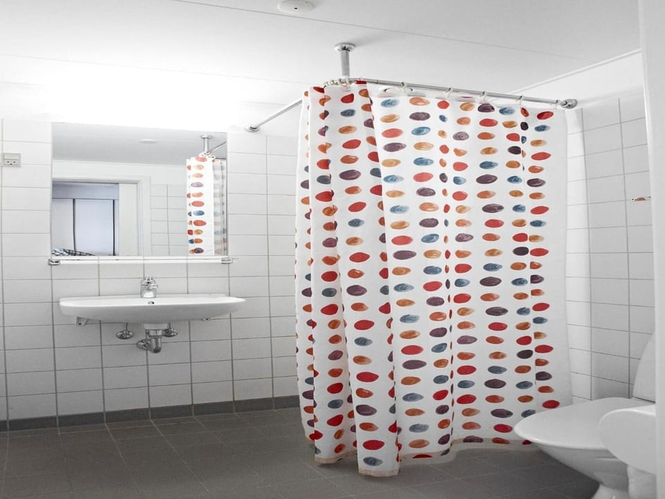 Shower, towels