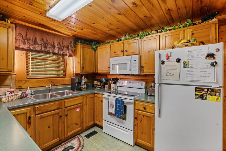 Cabin, 2 Bedrooms | Private kitchen