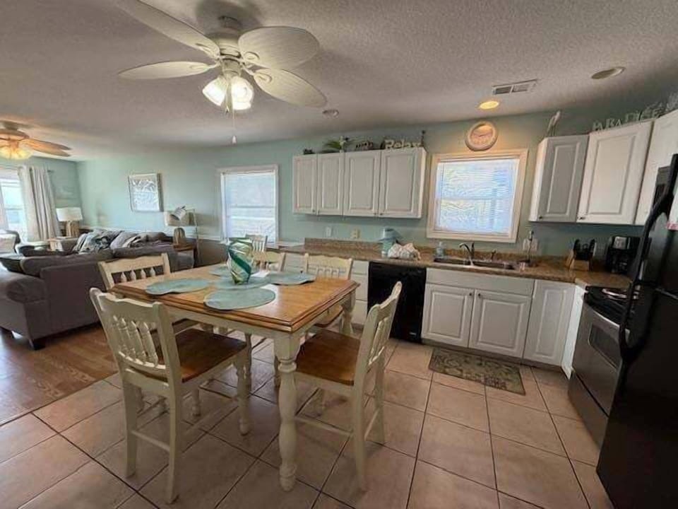 Condo, 3 Bedrooms | Interior