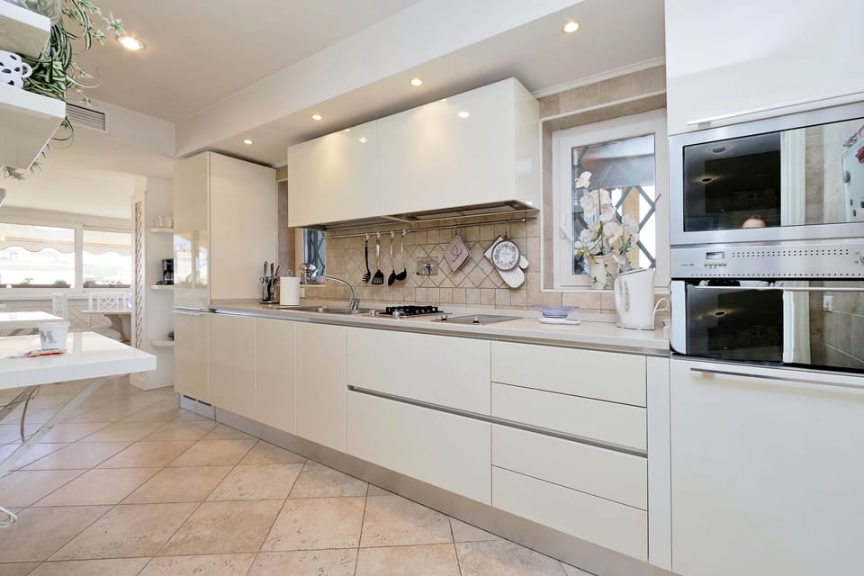 Apartment | Private kitchen | Espresso maker, coffee/tea maker, fridge, microwave