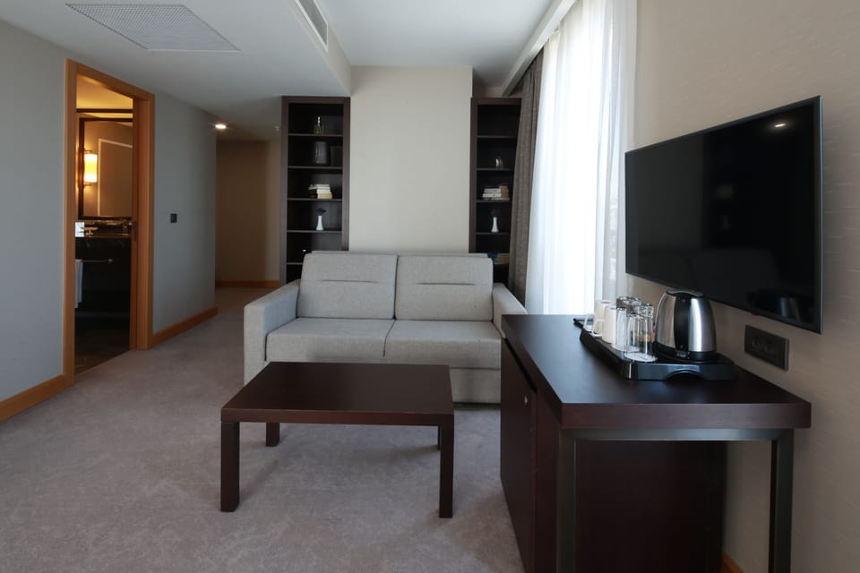 Premium bedding, in-room safe, desk, soundproofing