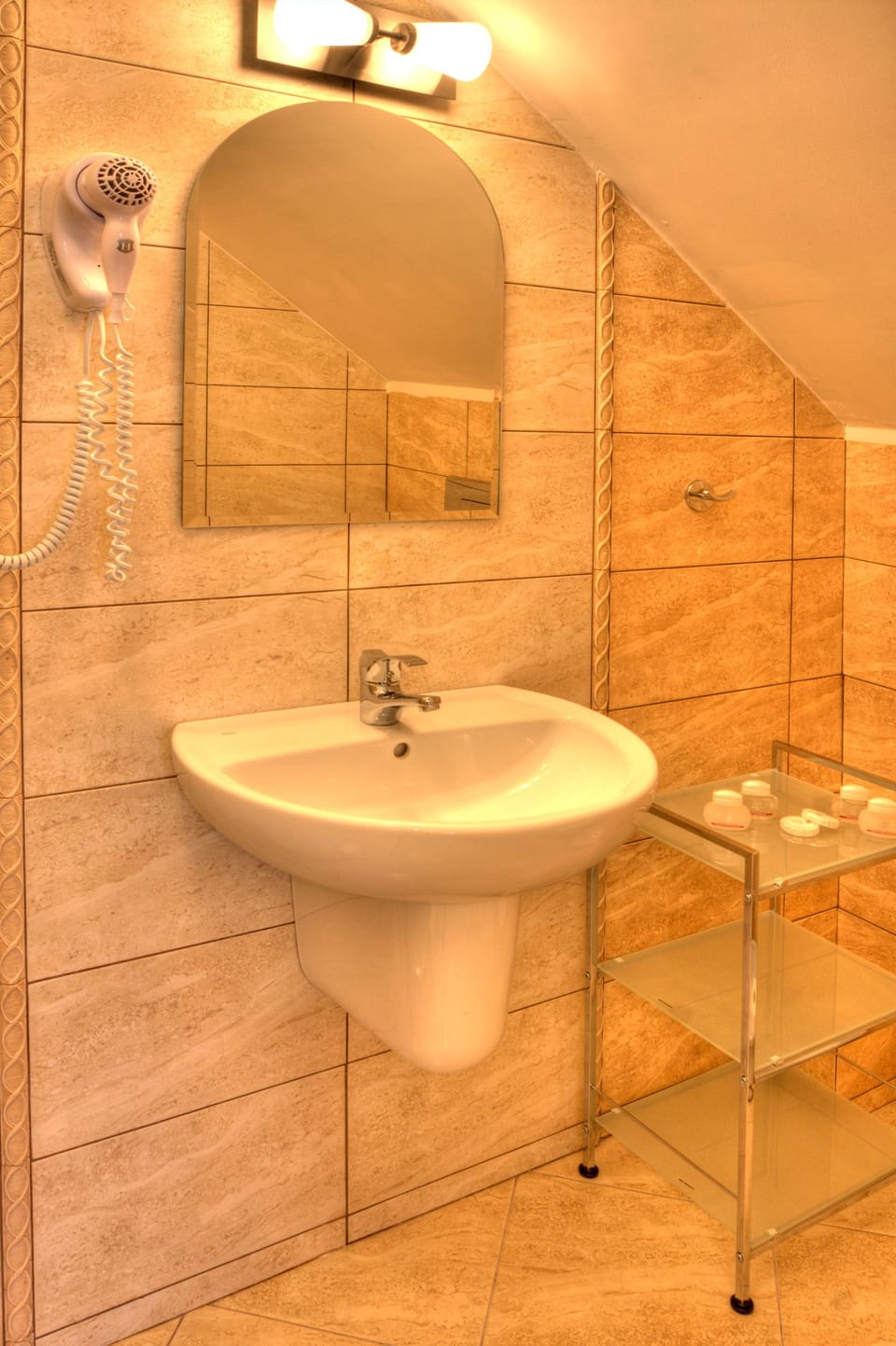 Economy Double Room, 1 Bedroom | Bathroom | Shower, free toiletries, hair dryer, towels