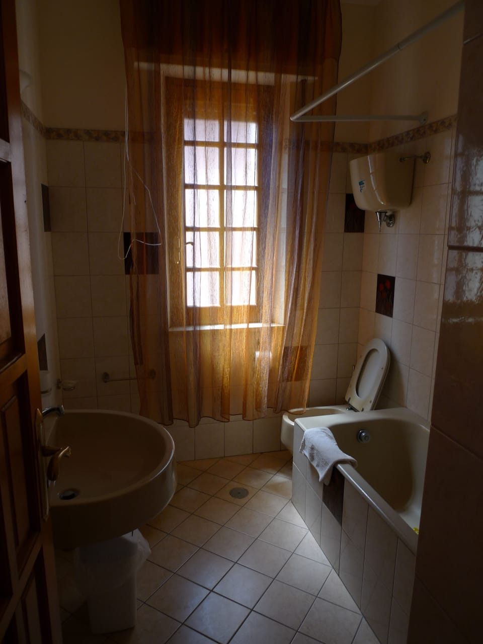 Double or Twin Room | Bathroom | Shower, free toiletries, hair dryer, bidet