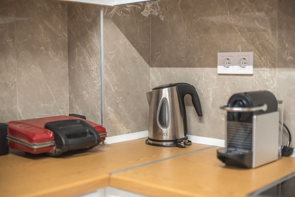 Apartment (Victoria Secret 1 min from Metro) | Coffee and/or coffee maker