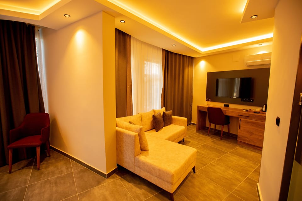 Luxury Room | Minibar, desk, laptop workspace, free WiFi