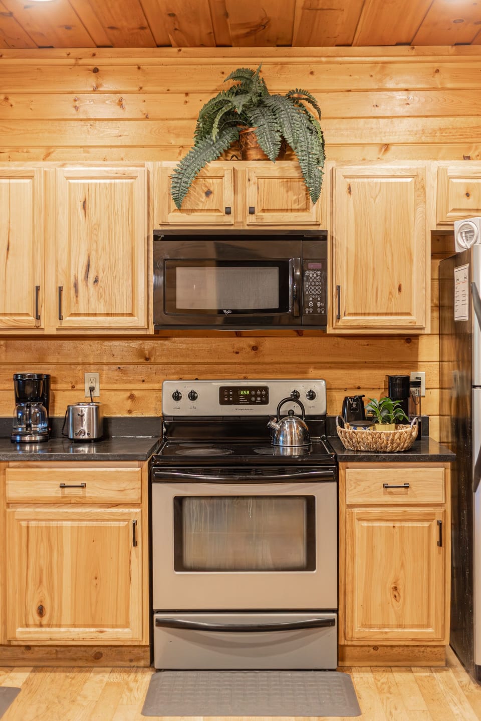 Cabin, 3 Bedrooms | Private kitchen
