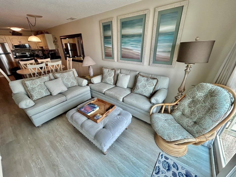 Condo, 3 Bedrooms | Living area