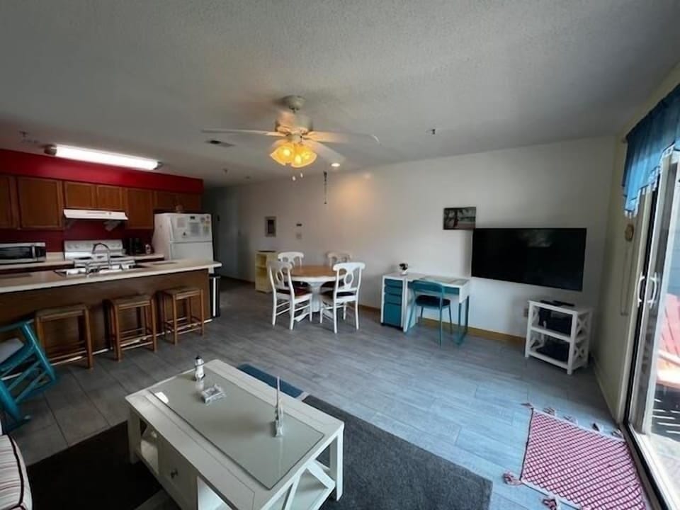 Condo, 2 Bedrooms | Interior
