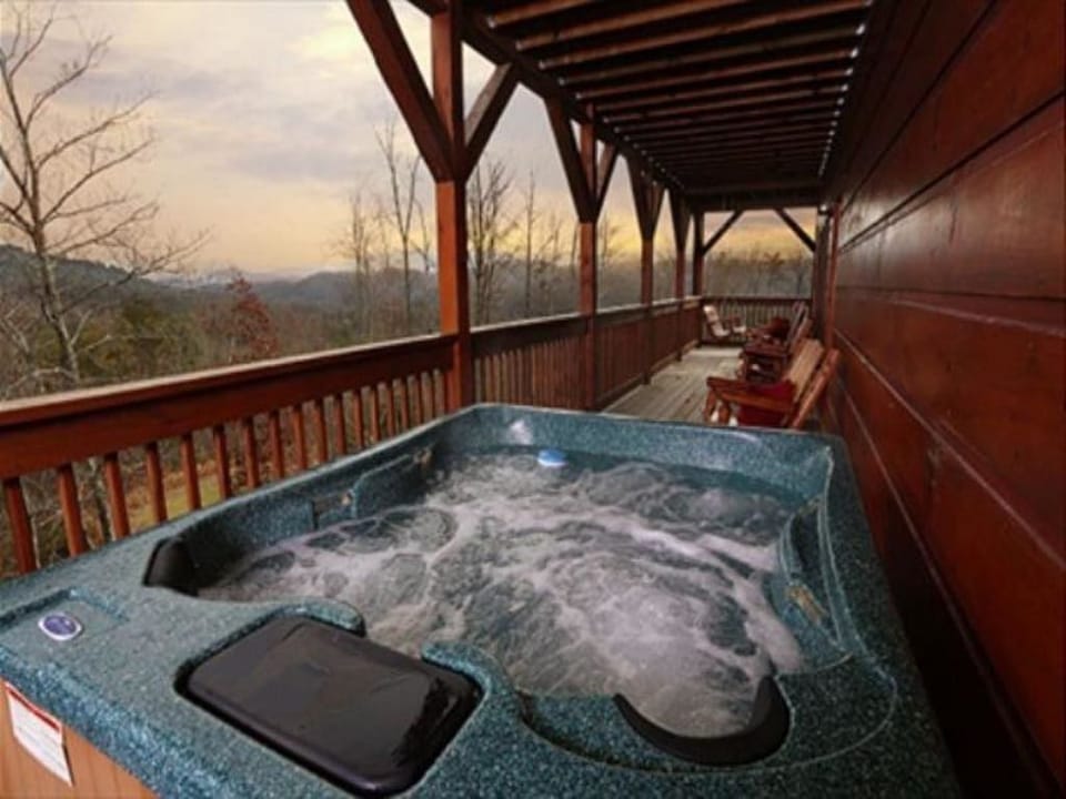 Cabin, 5 Bedrooms | Outdoor spa tub