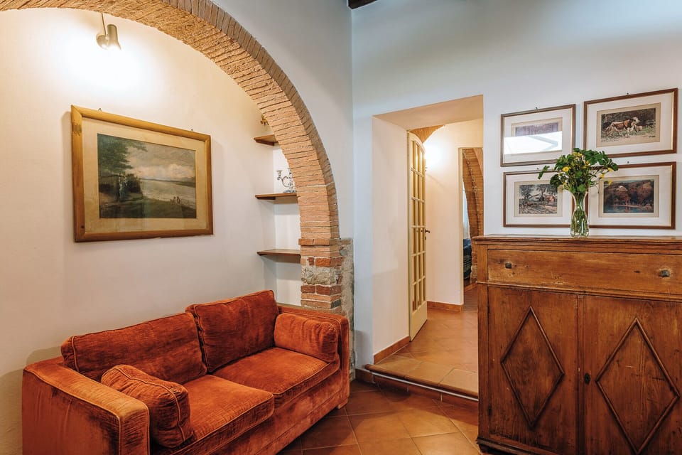 Comfort Apartment (Casa Palei A) | Living room | Flat-screen TV