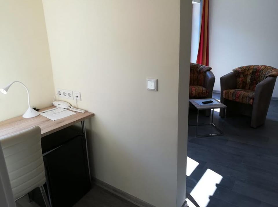 Comfort Double Room, 1 King Bed, Refrigerator, Courtyard Area | In-room safe, blackout drapes, free WiFi, bed sheets