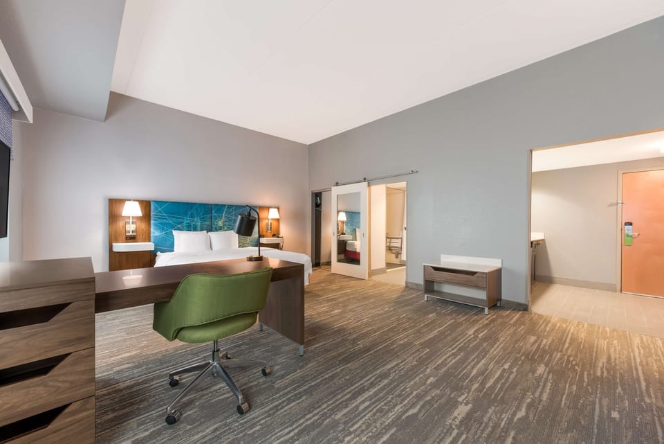 Studio, Accessible, Non Smoking | Desk, blackout drapes, iron/ironing board, free cribs/infant beds