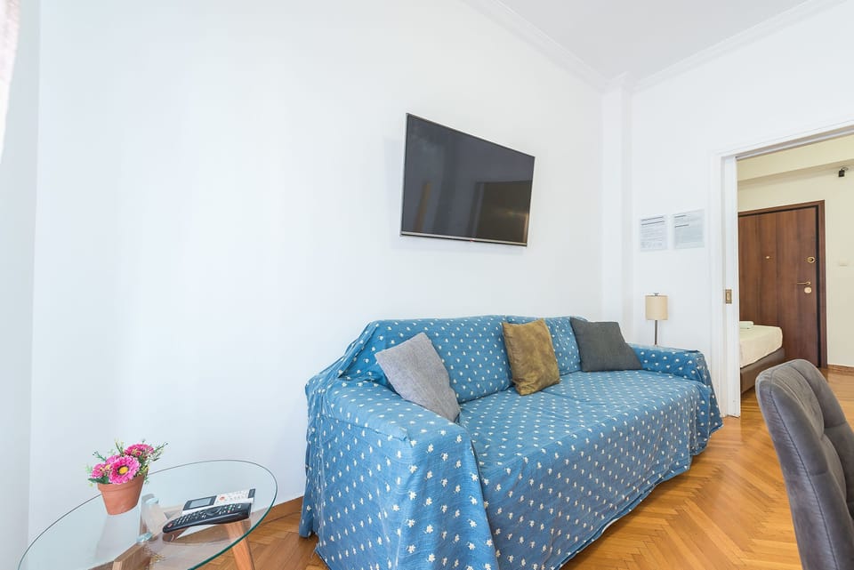 Apartment (Victoria Sun above Metro) | Living area | Flat-screen TV