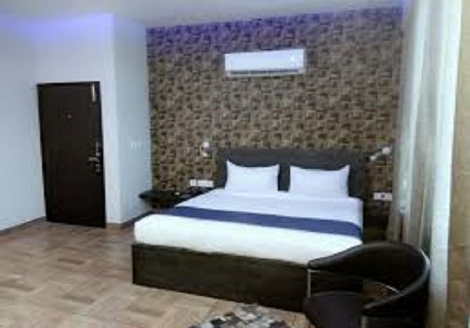Junior Suite | Premium bedding, in-room safe, desk, soundproofing