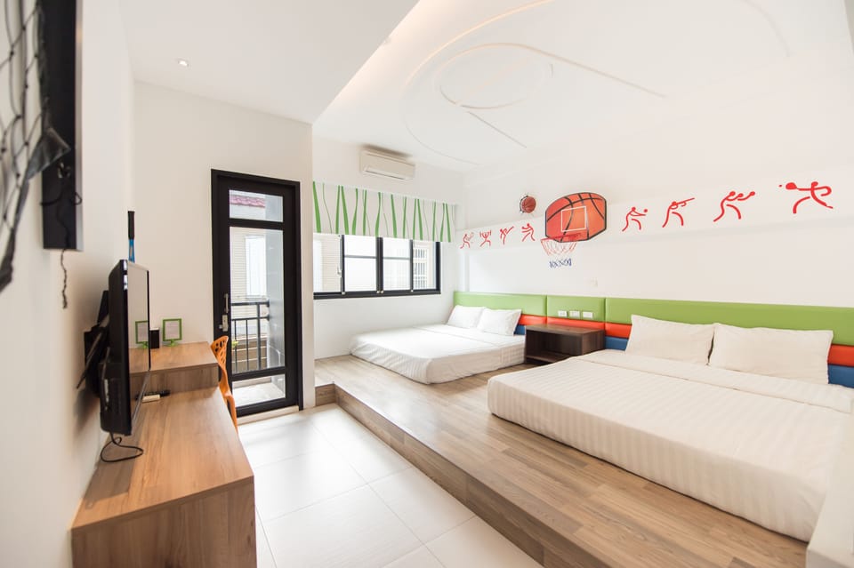 Quadruple Room | Desk, free WiFi, bed sheets