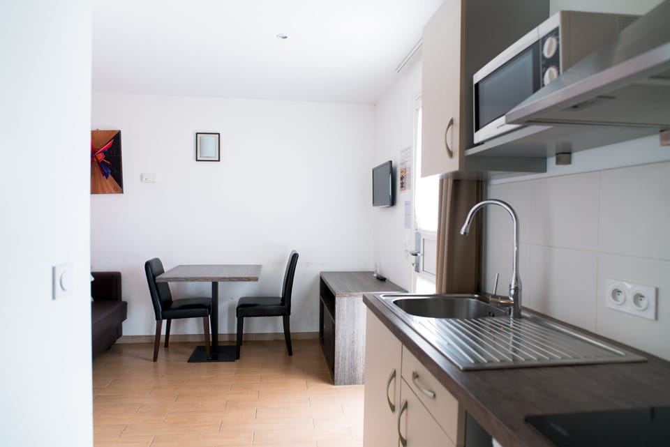 Standard Apartment | Private kitchen | Shared fridge, microwave
