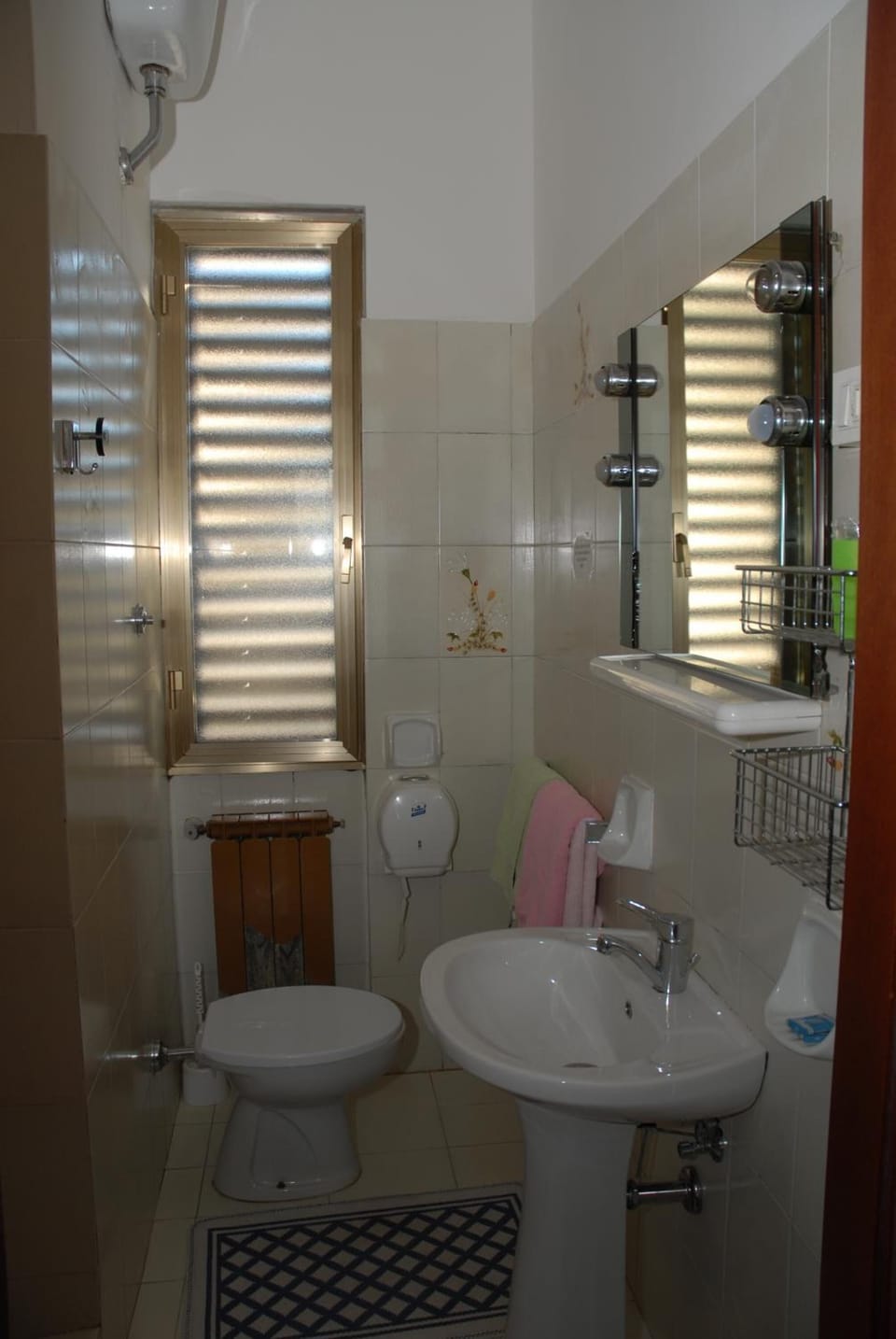 Shower, rainfall showerhead, hair dryer, towels