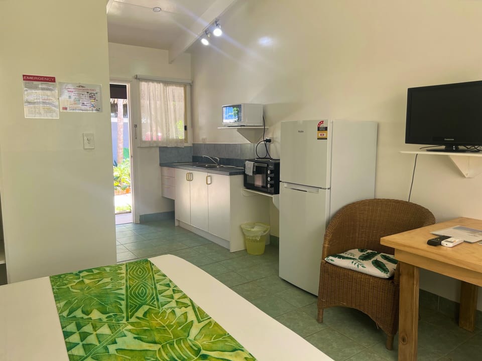 Self-contained Room | In-room safe, WiFi (free), individually furnished, bed sheets