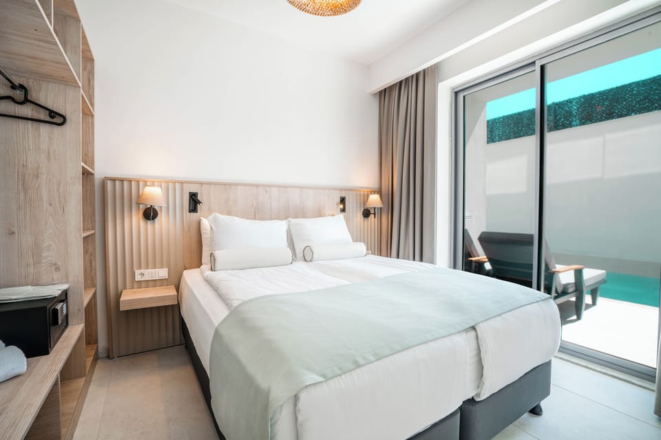 Elite Suite | Premium bedding, minibar, in-room safe, desk
