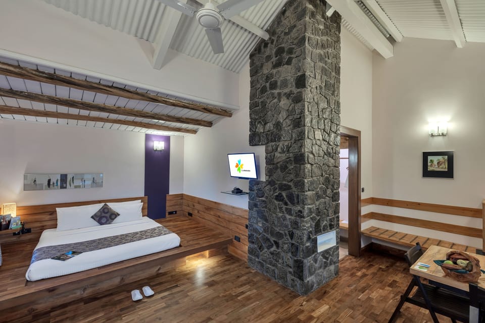 Superior room with Special Deal | Minibar, in-room safe, desk, iron/ironing board