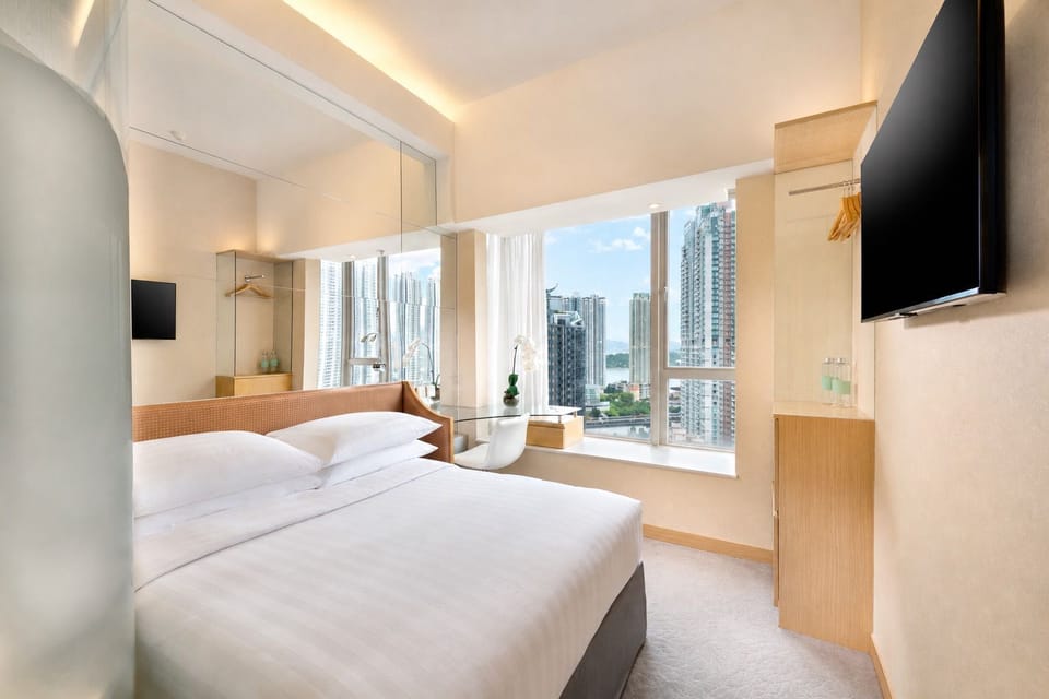 Premium bedding, minibar, in-room safe, iron/ironing board