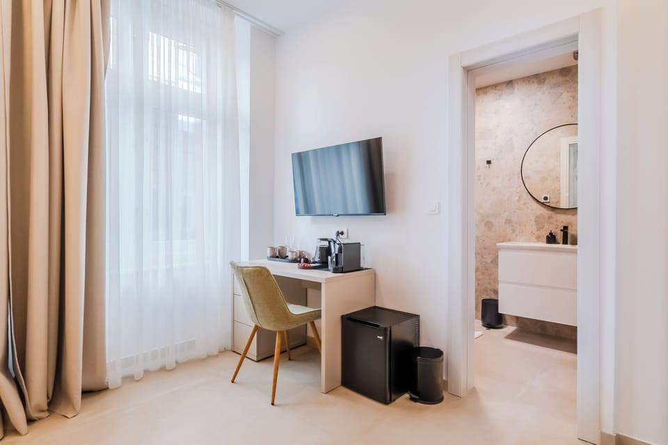 Twin Room | In-room safe, desk, iron/ironing board, free cribs/infant beds