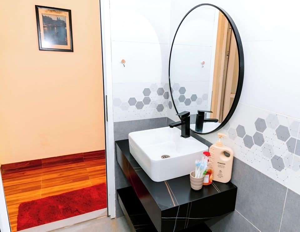 Standard Shared Dormitory | Bathroom | Shower, free toiletries, hair dryer, slippers