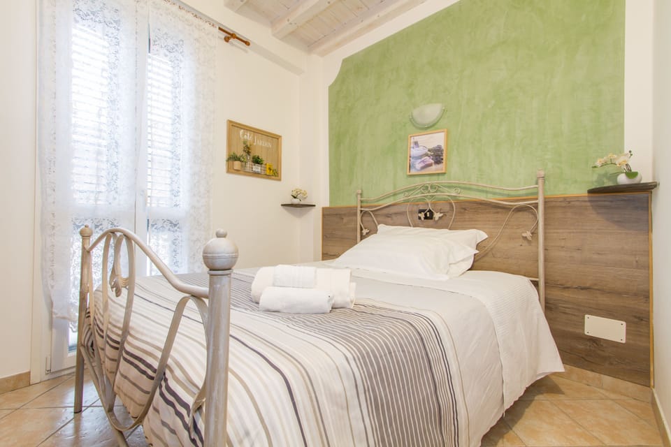 Junior Suite, Balcony | Down comforters, minibar, in-room safe, desk