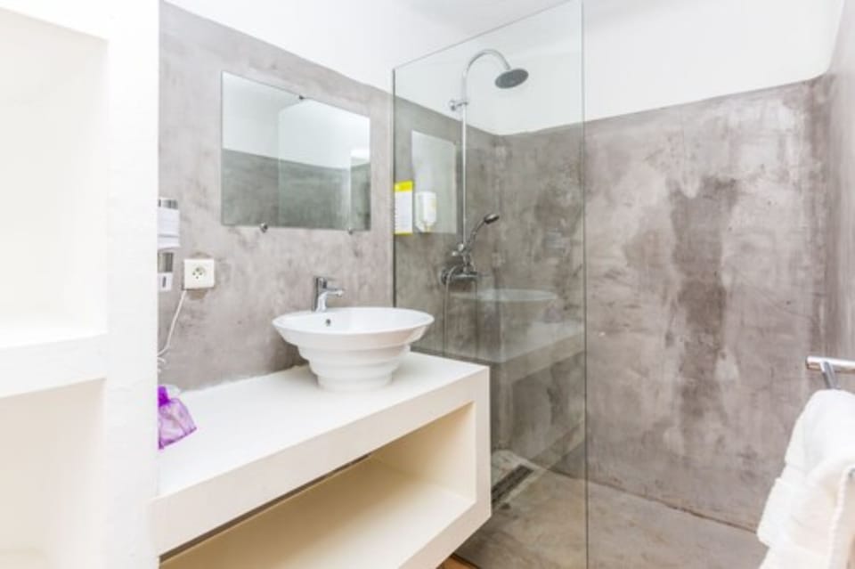 Family Room, Multiple Beds | Bathroom shower