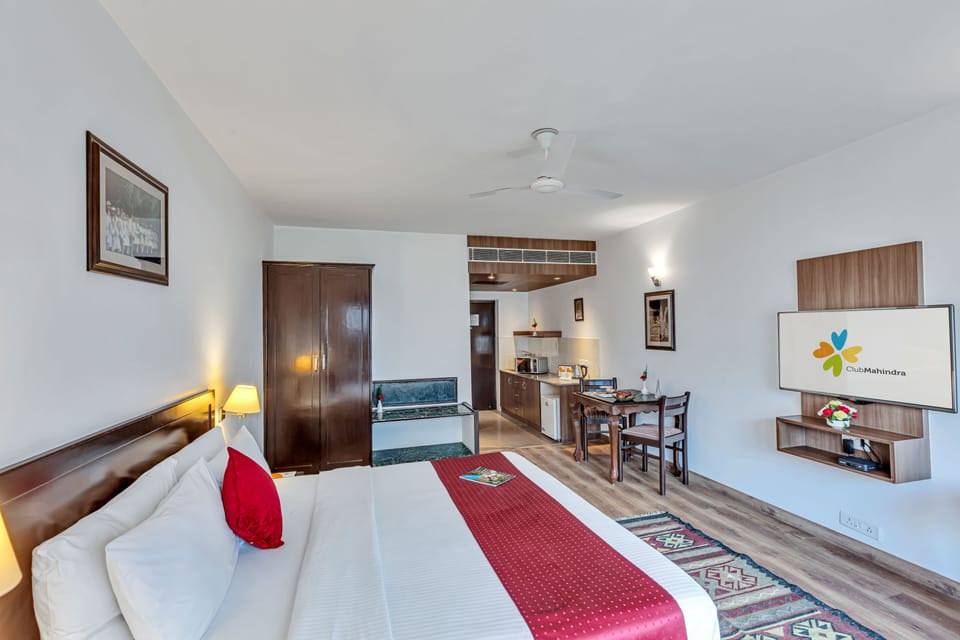 Hotel Unit (Superior Room) | Living area | TV