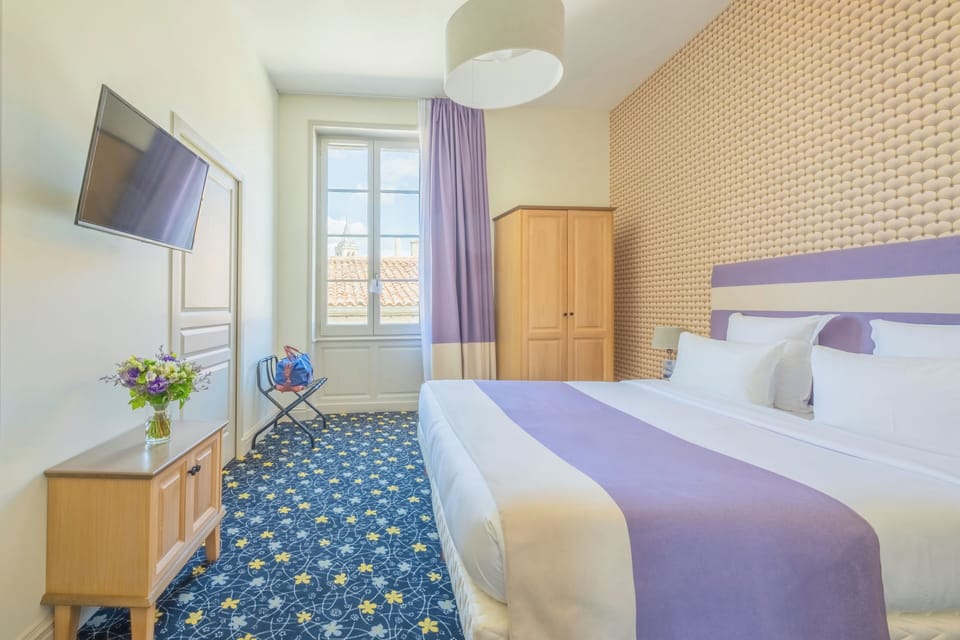 Premium bedding, individually decorated, individually furnished, desk